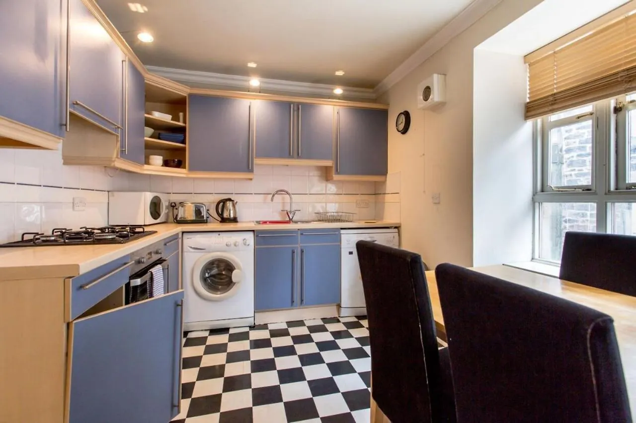 2 Bedroom Apartment By Leith'S Shore Édimbourg 0*,