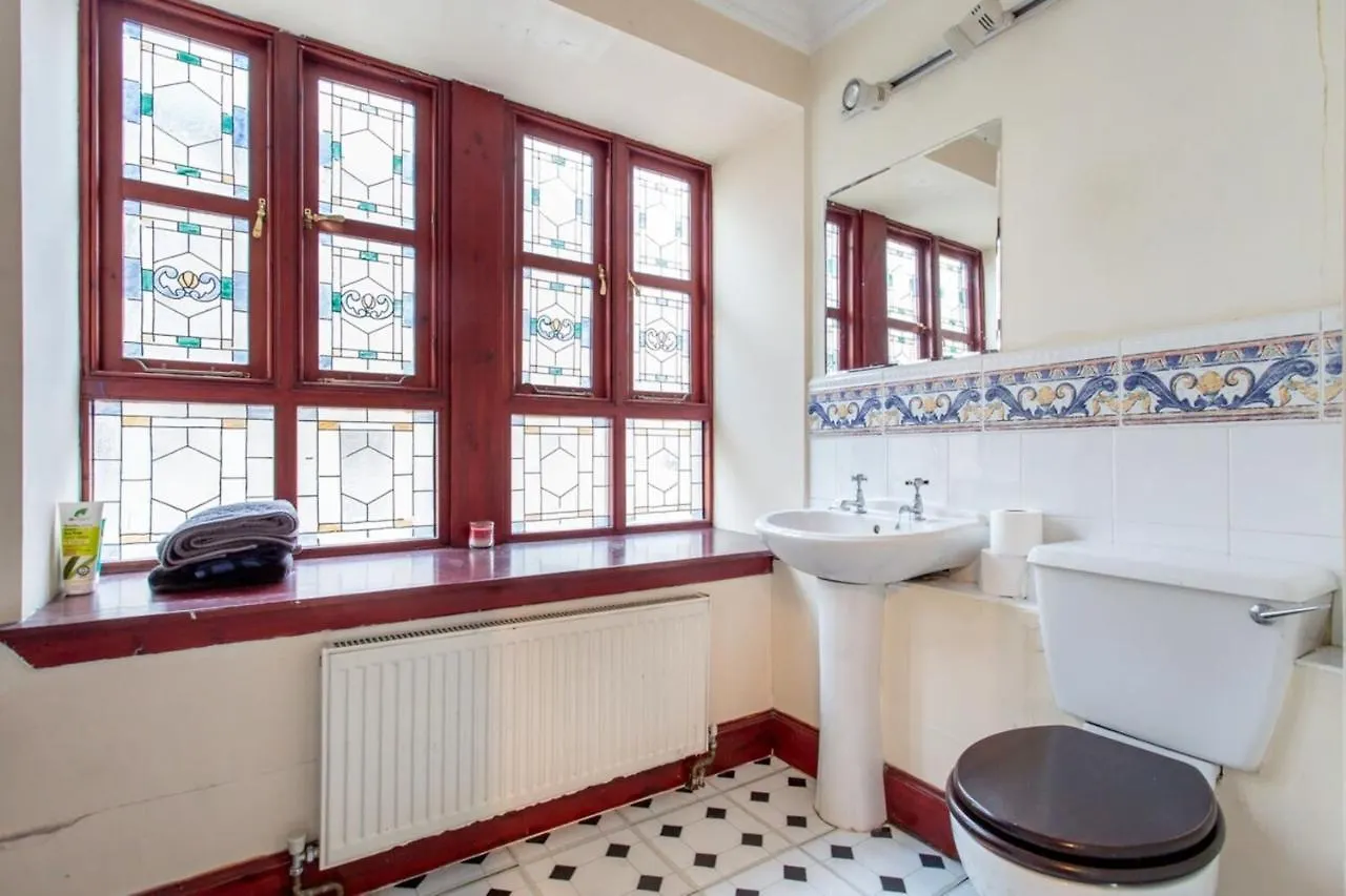 2 Bedroom Apartment By Leith'S Shore Édimbourg 0*,